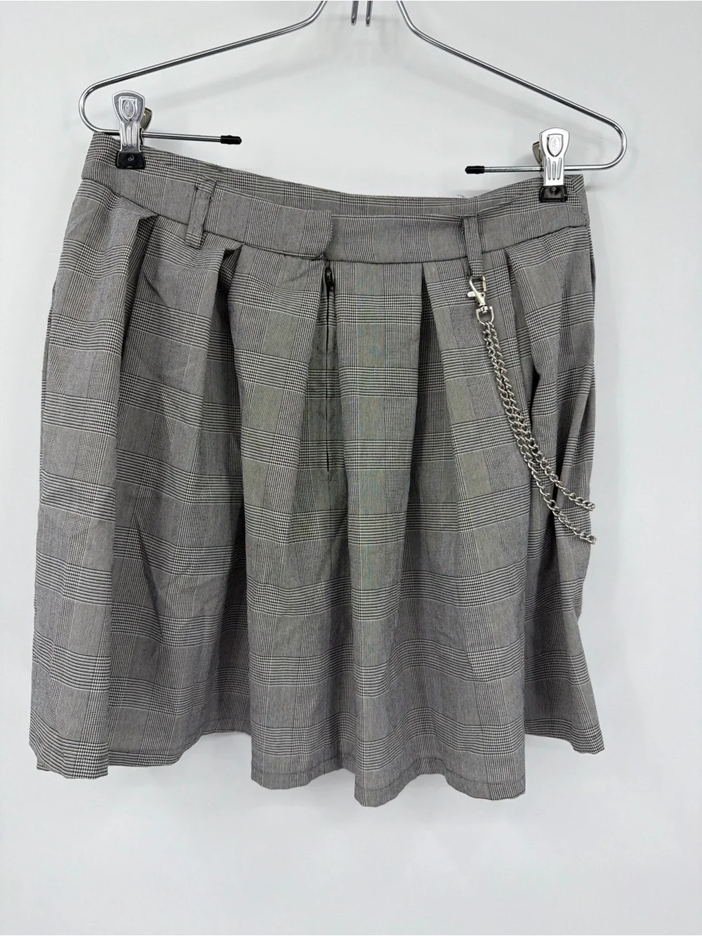 Hot Topic Grey Plaid Chain Pleated Skirt